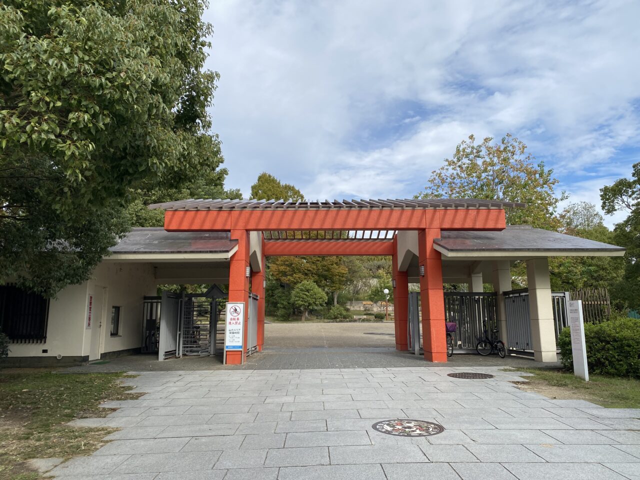 山のエリア西ゲート