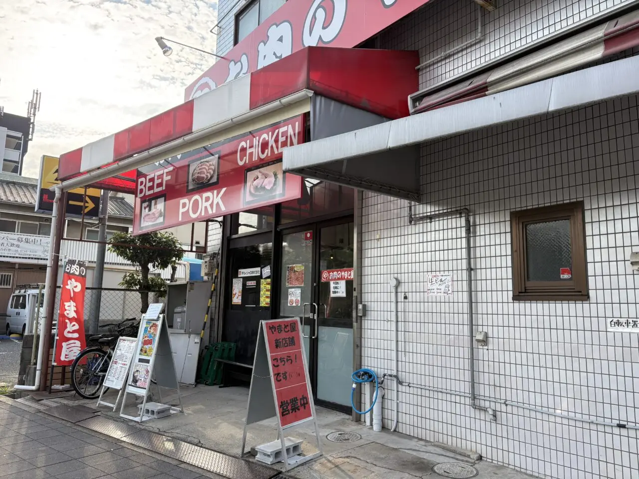 お肉屋さんの入口